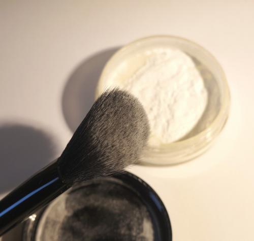 Прозрачная пудра катрис. Прозрачная пудра-фиксатор Catrice PrimeFine Translucent Loose Powder