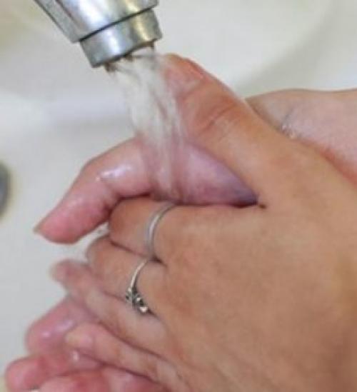 Как сделать маникюр дома самой себе. Необрезной маникюр в домашних условиях