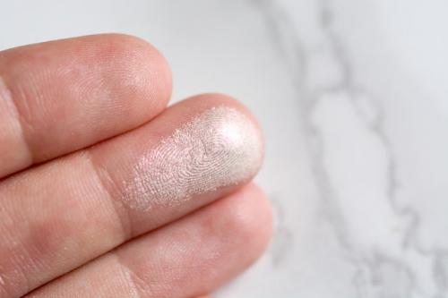 Nyx Duo Chromatic Illuminating Powder snow rose. NYX DUO Chromatic Snow Rose