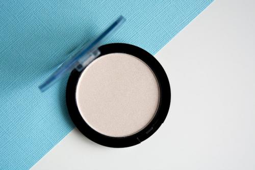 Nyx Duo Chromatic Illuminating Powder snow rose. NYX DUO Chromatic Snow Rose