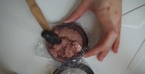 Как восстановить пудру духами. Медицинский спирт: как восстановить пудру