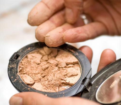 Что делать если разбилась пудра. Разбитые мечты: как использовать остатки пудры