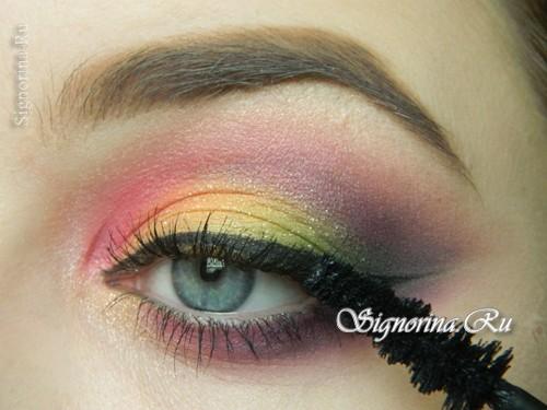 Макияж цветными тенями. Основные правила макияжа яркими тенями 23 Макияж цветными тенями. Основные правила макияжа яркими тенями 23
