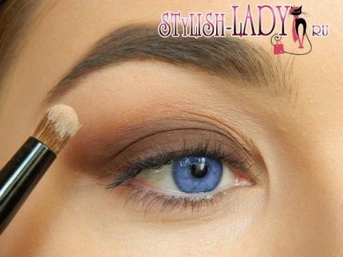 Цветные стрелки для голубых глаз. Лёгкий и эффектный макияж для голубых глаз с цветной стрелкой