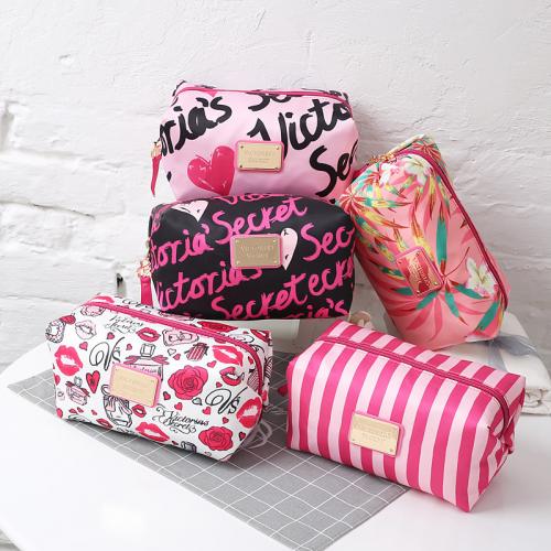 Базовый набор косметики для новичка. Полный список средств, которые должны быть в косметичке каждой девушки