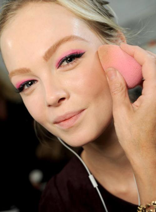 Как наложить румяна правильно. Последовательность нанесения румян на лицо 03