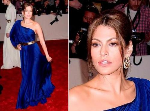 Макияж под синее платье 2019. Макияж под синее платье для карих глаз