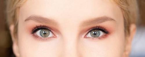 Одна бровь выше другой: как это исправить?