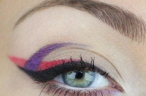 Стрелки цветные на глазах. Цветные стрелки на глазах