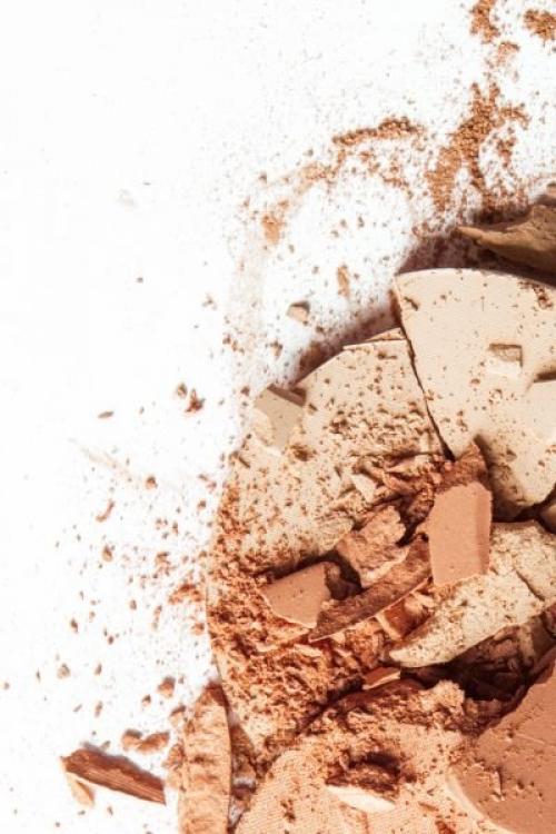 Как правильно наносить румяна и хайлайтер. Как использовать бронзер, румяна и хайлайтер в макияже глаз?