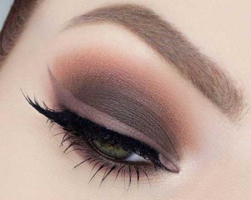 Фиолетовые стрелки. Красивый макияж с двойными стрелками: идеи