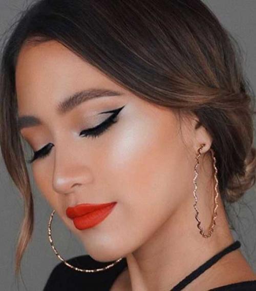 Фиолетовые стрелки. Красивый макияж с двойными стрелками: идеи