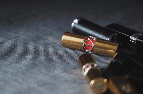 Макияж под синее платье и рыжие волосы. Какая помада совместима с синим платьем