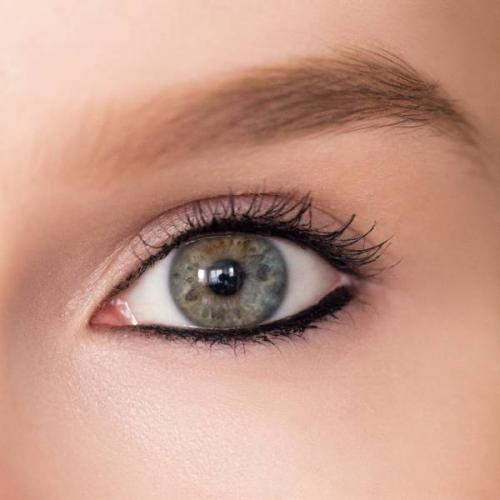 Как подводить глаза карандашом нижнее веко. Как правильно подводить глаза карандашом?