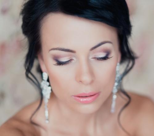 Макияж на свадьбу для карих глаз. Основы макияжа для брюнеток