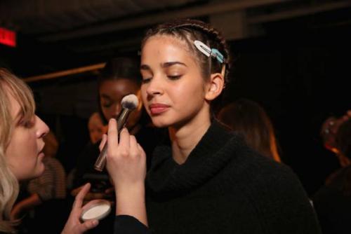 Пудры для кожи с акне. Как выбрать пудру для проблемной кожи?