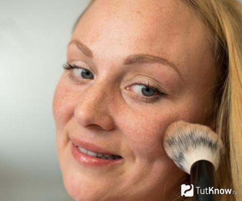 Как выбрать румяна по цвету кожи. Как подобрать румяна под цвет кожи лица 02 Как выбрать румяна по цвету кожи. Как подобрать румяна под цвет кожи лица 02