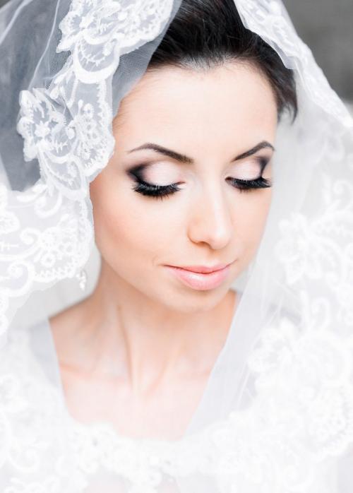 Макияж на свадьбу для карих глаз. Основы макияжа для брюнеток