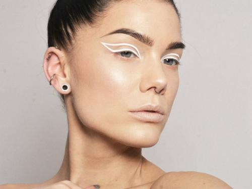 Естественный макияж 2019. Необычные стрелки