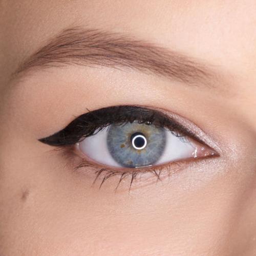 Макияж голубые глаза темные волосы. Макияж для брюнеток с голубыми глазами 05 Макияж голубые глаза темные волосы. Макияж для брюнеток с голубыми глазами 05