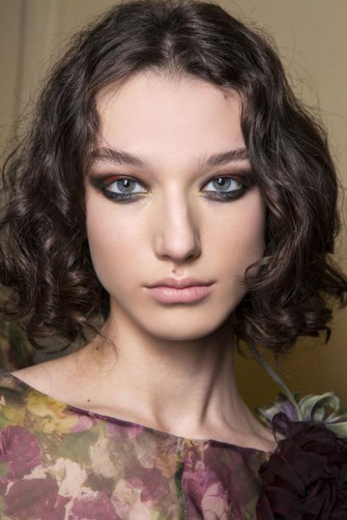 Макияж голубые глаза темные волосы. Макияж для брюнеток с голубыми глазами 06 Макияж голубые глаза темные волосы. Макияж для брюнеток с голубыми глазами 06