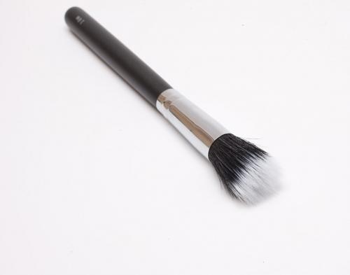 Как правильно наносить тональный крем в домашних условиях. Как правильно наносить тональный крем на лицо пошагово с фото. Техника нанесения пальцами