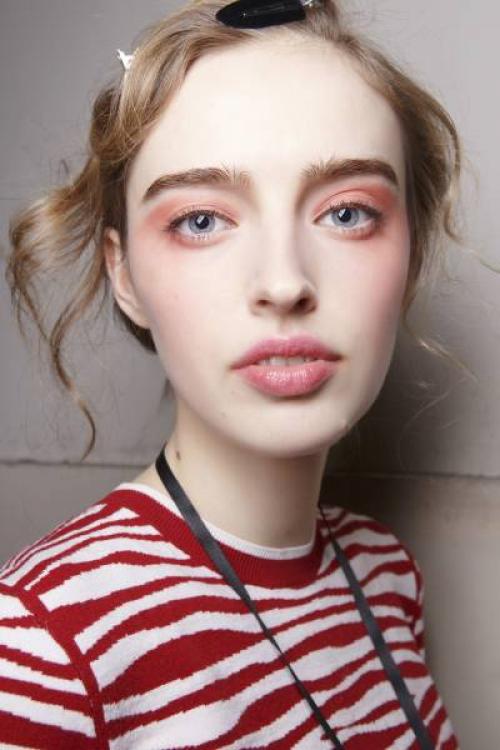 Тени красные для век. Макияж в красных тонах