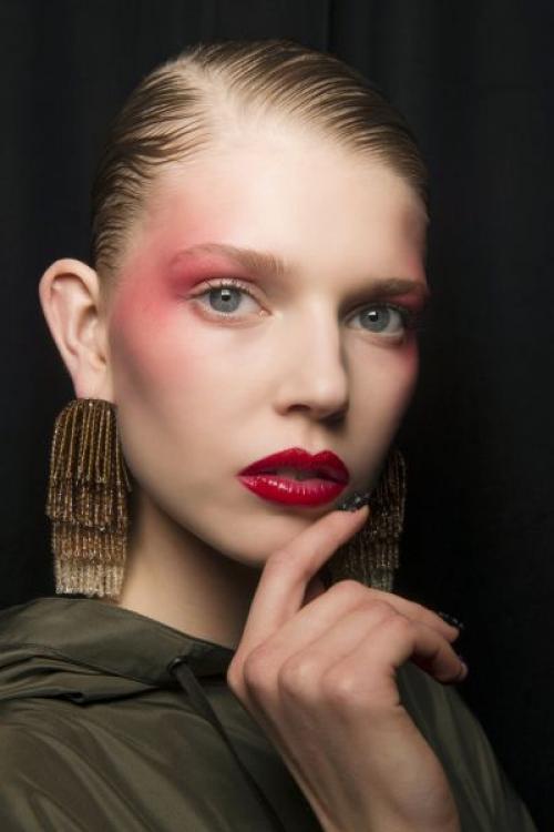 Тени красные для век. Макияж в красных тонах