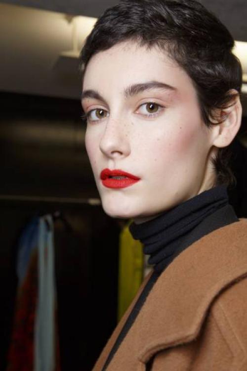 Тени красные для век. Макияж в красных тонах