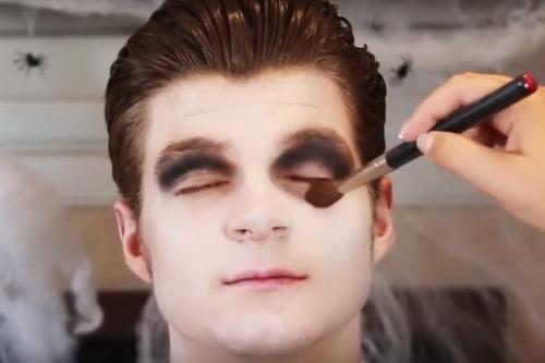 Как разрисовать лицо на Хэллоуин. Как мужчине разрисовать лицо на Хэллоуин