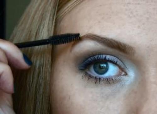 Как красить брови тенями. Как правильно красить брови тенями?