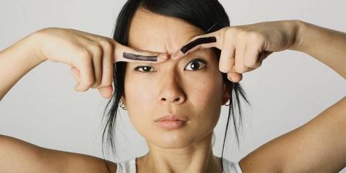 Как подправить брови. Как сделать коррекцию бровей в домашних условиях