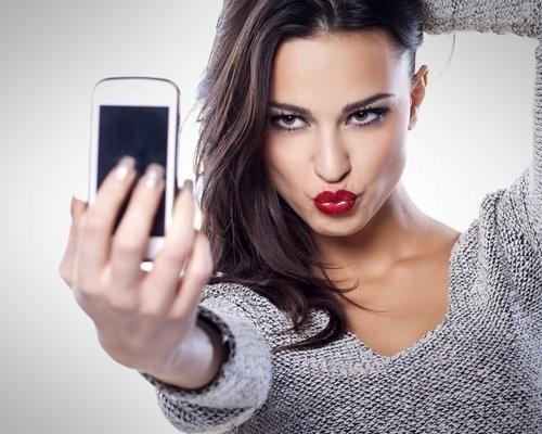 Как сделать оригинальное селфи. Как правильно сделать селфи?