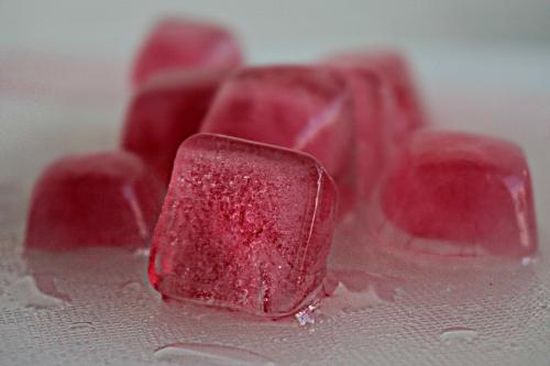 Кубики льда для лица из молока. Народные рецепты омолаживающих процедур