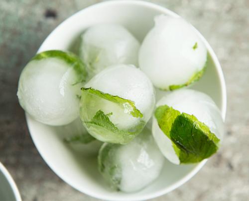 Кубики льда для лица из молока. Народные рецепты омолаживающих процедур