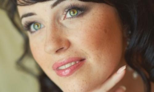 Помада для брюнеток на каждый день. В зависимости от глаз