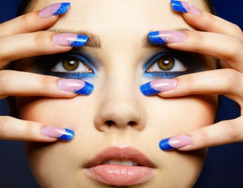 Маникюр под синее платье. Какой лак подходит к синему платью