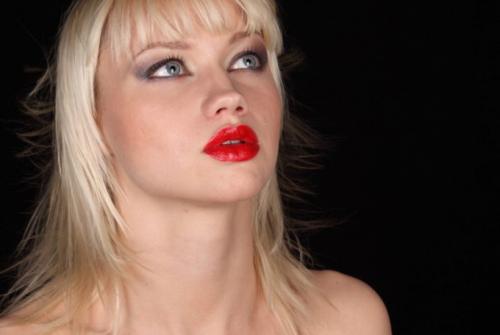 Как правильно наносить румяна шарики. Как наносить румяна в шариках