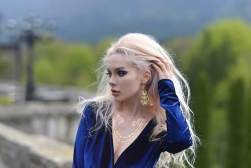 Цвет волос к синему платью. Учитываем цвет волос