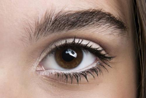 Макияж эффект больших глаз. Как с помощью макияжа сделать глаза больше?