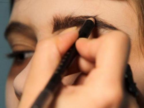 Чем рисуют грим на Хэллоуин. Шикарный клоун из фильма «Оно» 12