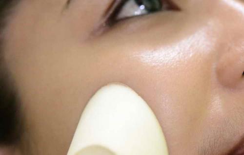 Как правильно наносить макияж на кожу лица. Как правильно наносить макияж с пошаговыми фото и видео