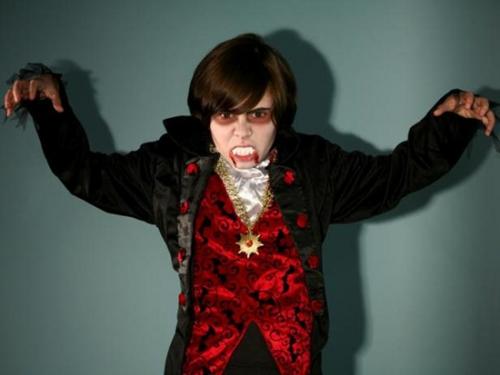 Чем рисуют грим на Хэллоуин. Шикарный клоун из фильма «Оно» 07