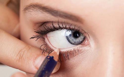 Подводка глаз карандашом. Приступаем к рисованию 26