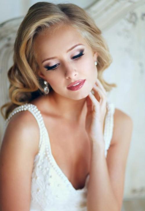 Как сделать самостоятельно макияж на свадьбу. Как сделать свадебный макияж для невесты самой 06