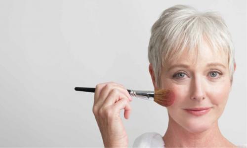 Макияж глаз для женщины 55 лет. Как сделать макияж для женщины 55 лет пошагово 01 Макияж глаз для женщины 55 лет. Как сделать макияж для женщины 55 лет пошагово 01