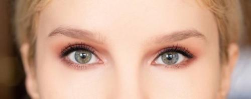 Одна бровь выше другой татуаж. Одна бровь выше другой: как это исправить?