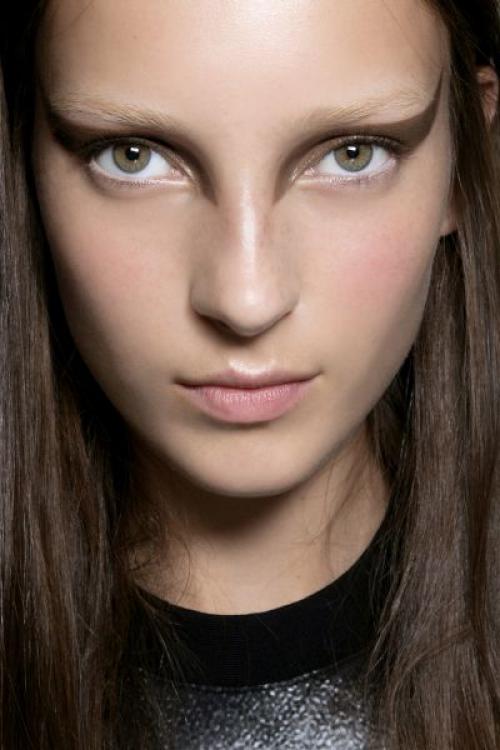 Макияж для зеленых глаз с нависшим веком. Макияж для зеленых глаз с нависшими веками: 3 идеи