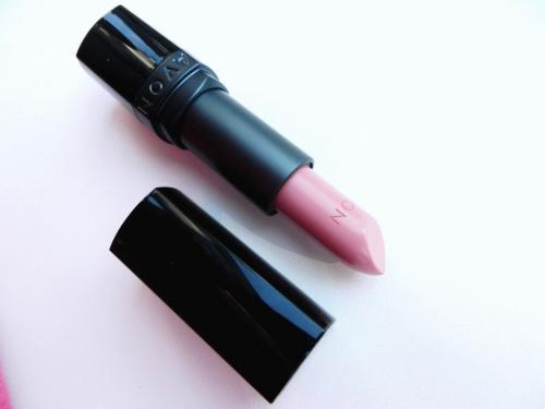 Губная помада. Виды матовой помады для губ.