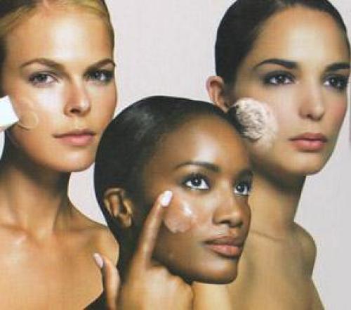 Как правильно наносить тоналку. 25 советов, как добиться эффекта идеальной кожи при нанесении макияжа 07 Как правильно наносить тоналку. 25 советов, как добиться эффекта идеальной кожи при нанесении макияжа 07